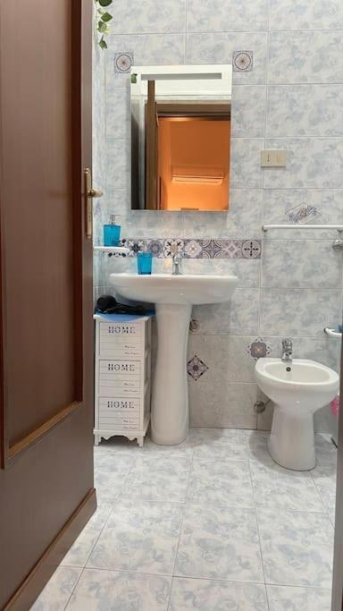 Mona House Accogliente Casa Vacanza Palermo Ngoại thất bức ảnh